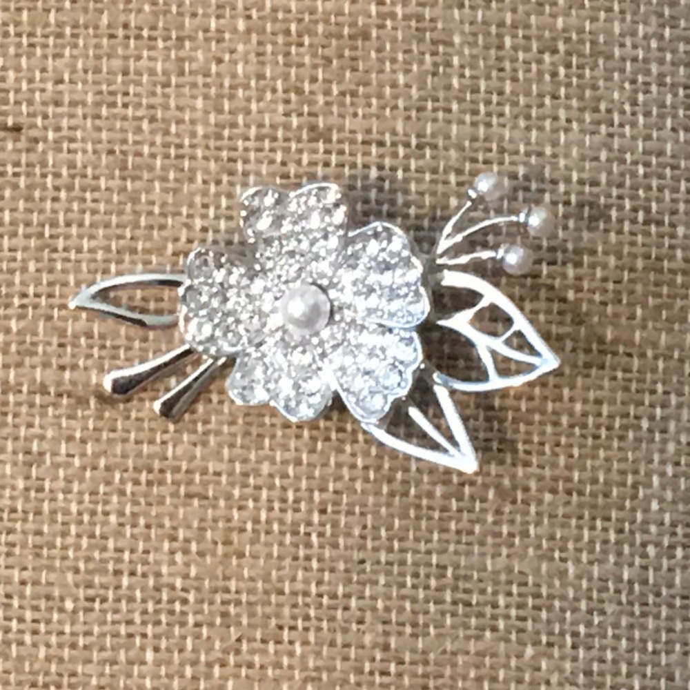 Convertible Origami Owl pin/locket holder
